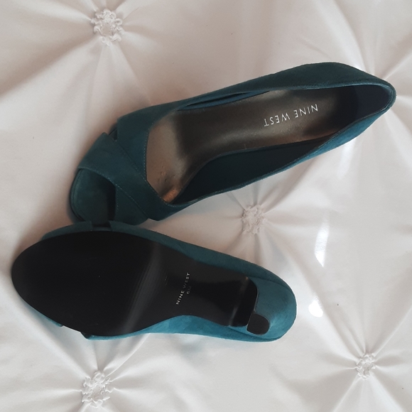 Nine West Green Suede Open Toe Shoes - Picture 3 of 4